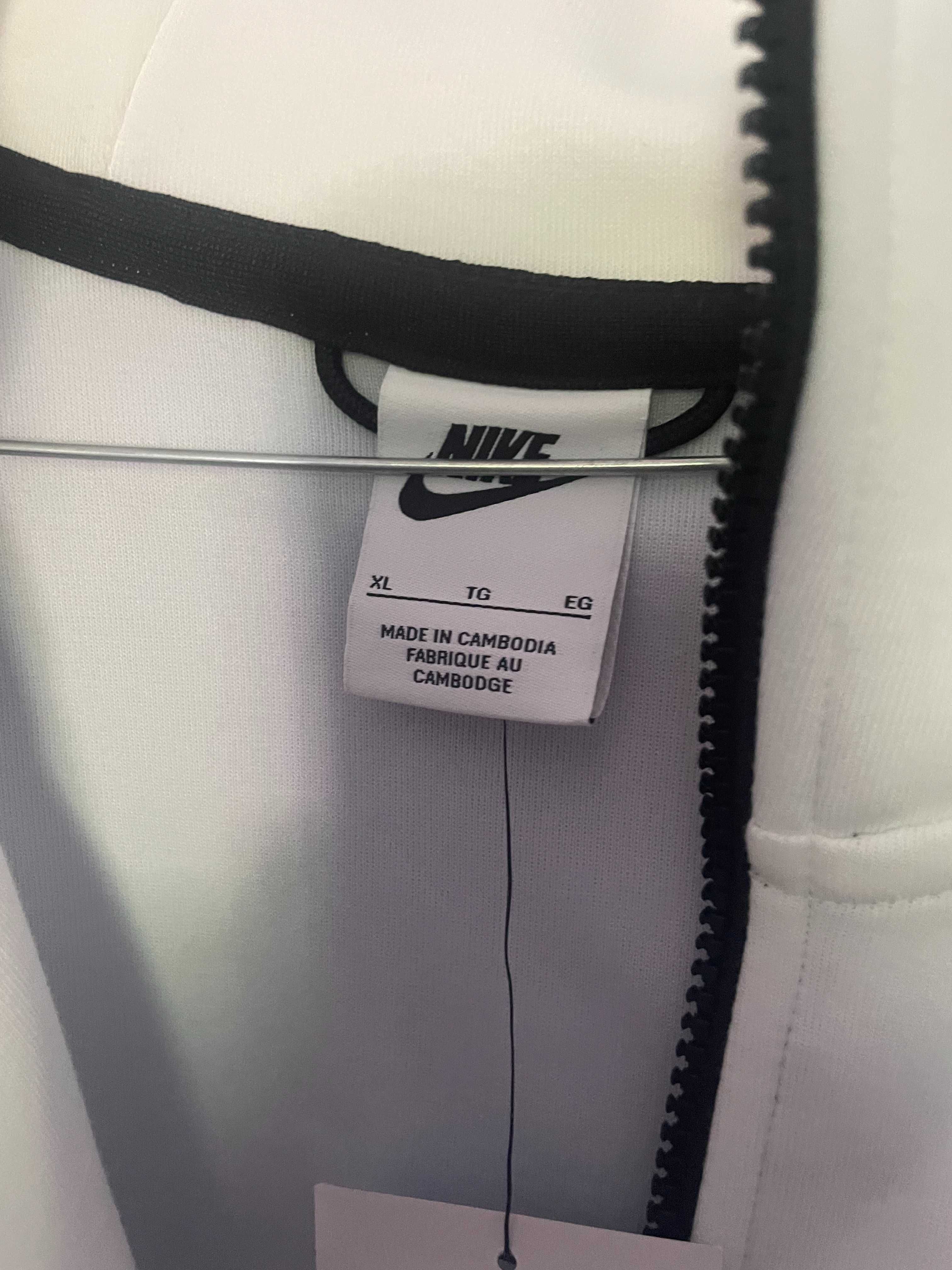 Ново оригинално горнище Nike tech fleece