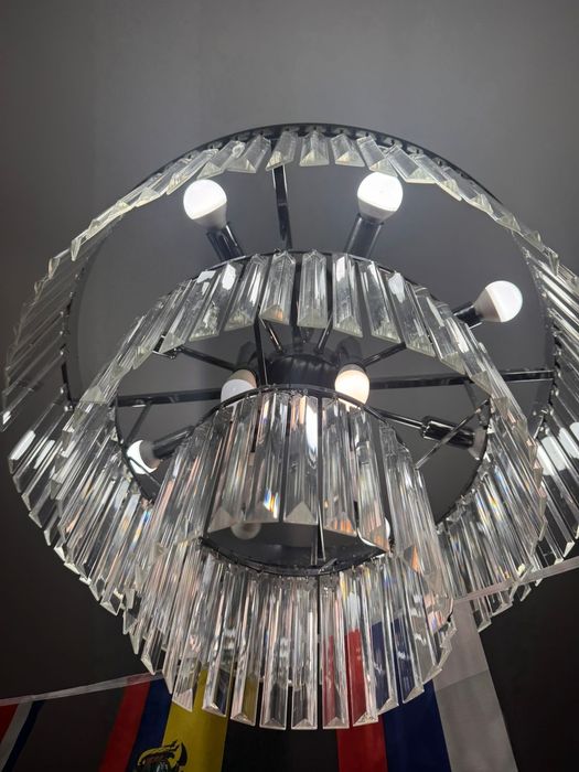 Продаю люстру 3 уровня