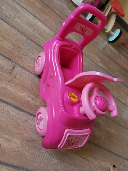 Розова кола момиче