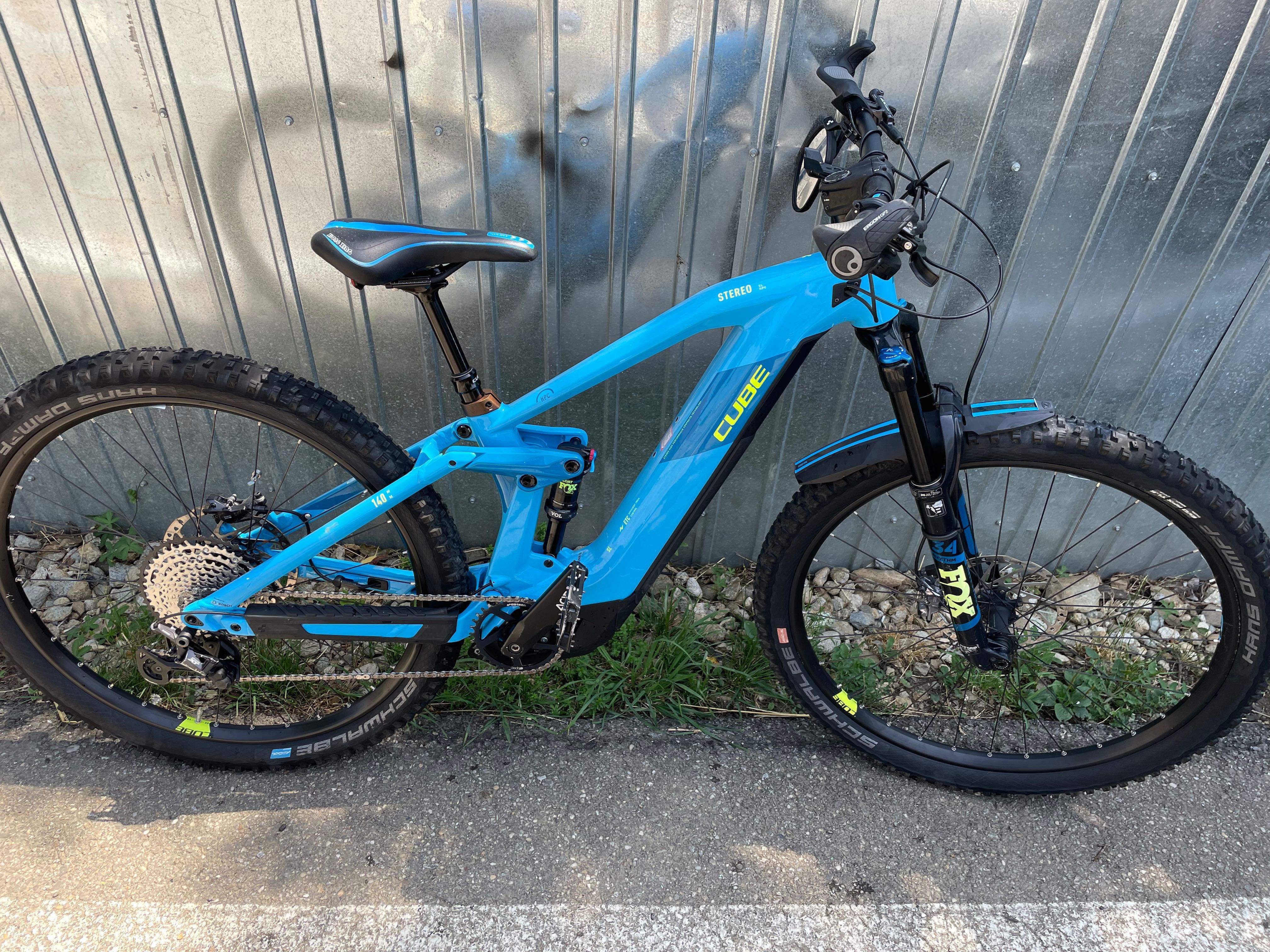 Bicicletă electrică full Suspension Cube Bosch CX