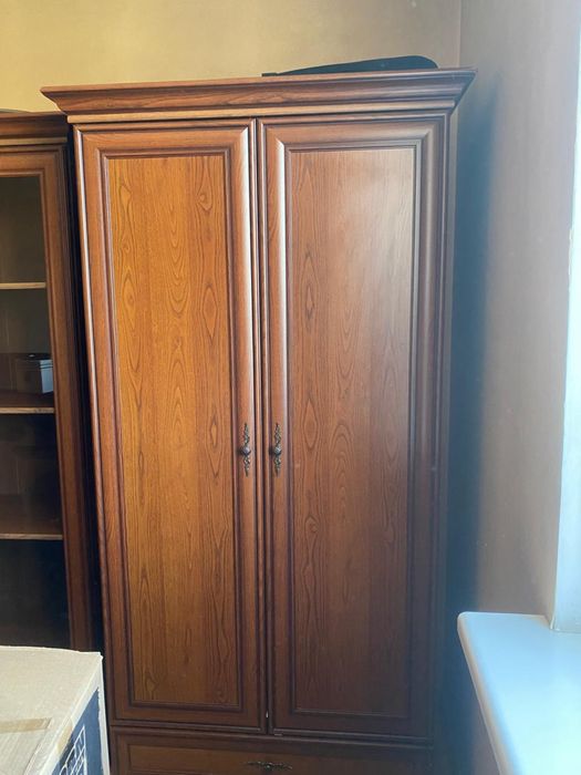 Шкаф плательный в хорошем состоянии