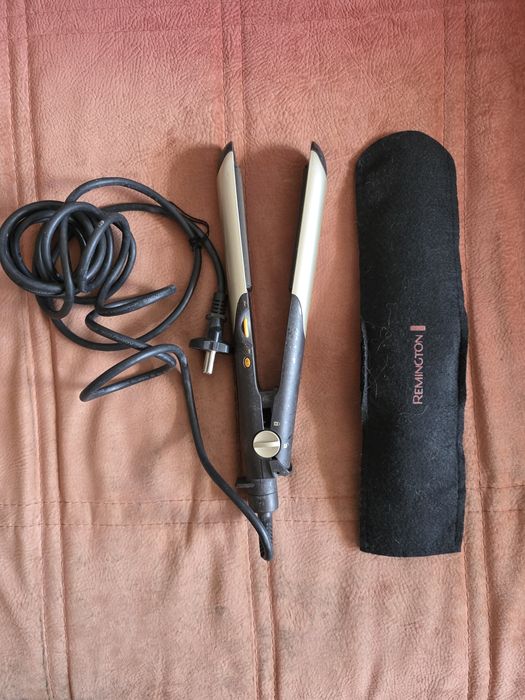 Placă ceramică de îndreptat părul Remington folosită