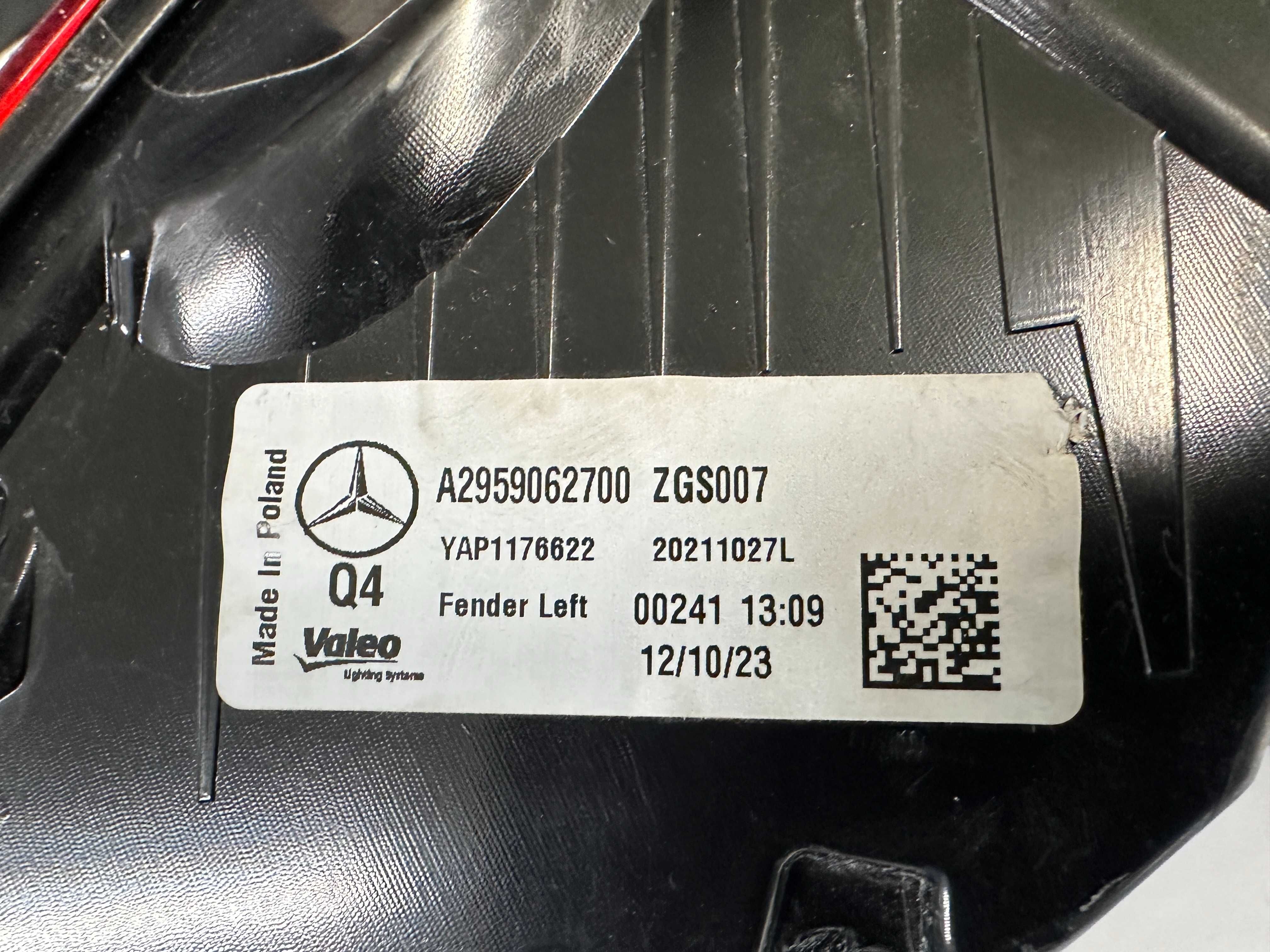 Задна светлина ляв стоп стопове Mercedes EQE W295  Мерцедес Е Кю Е 295