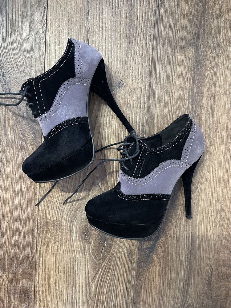 Pantofi/botine din catifea