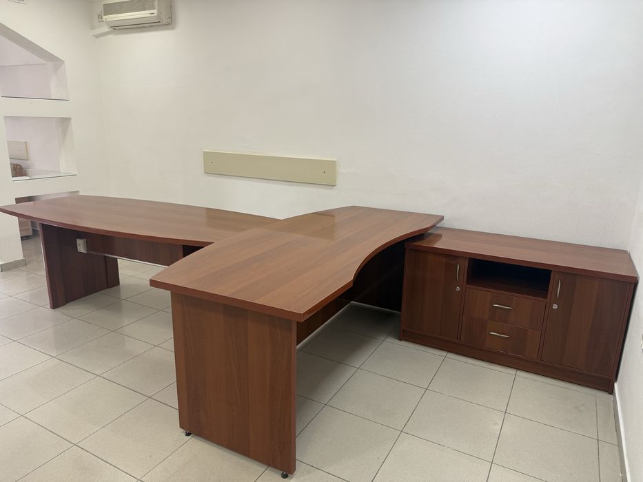 Офисная мебель: Шкафы и писменные столы