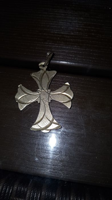 Cruce veche de argint