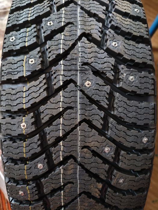 Зимние шины  абсолютно новые