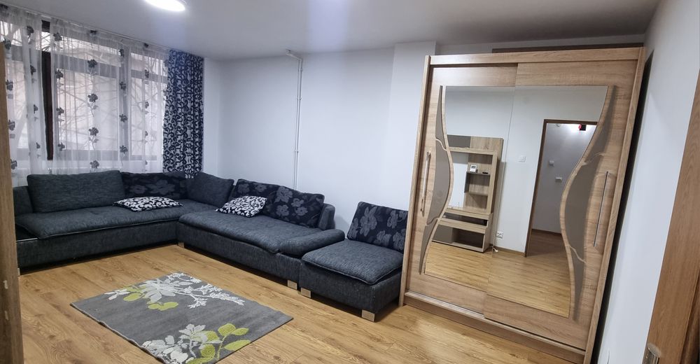 Închiriez apartament