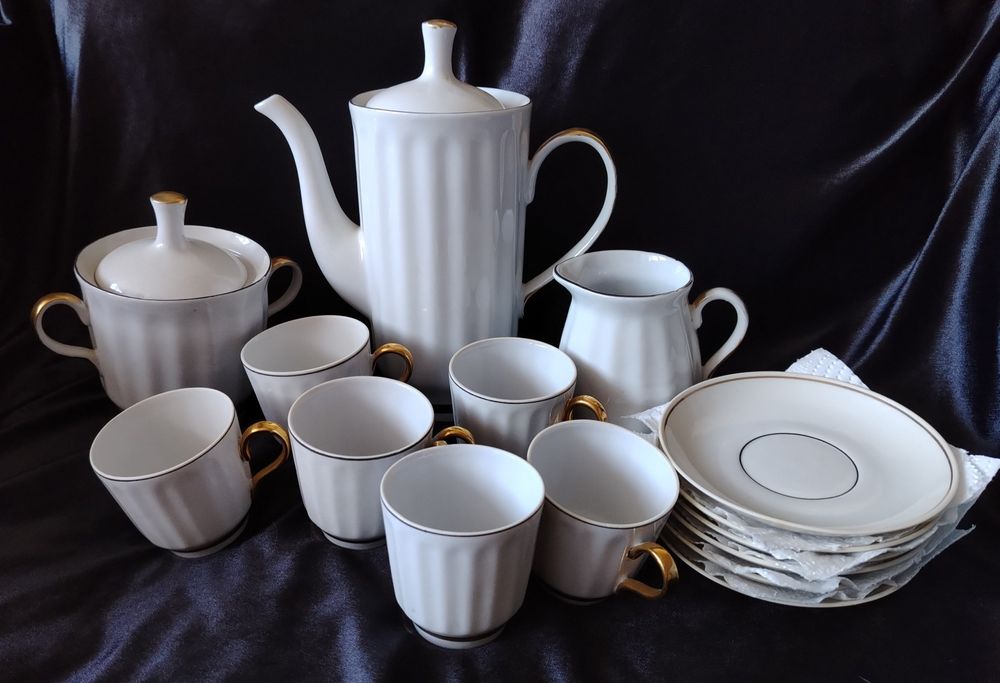 Три кофейных сервиза.