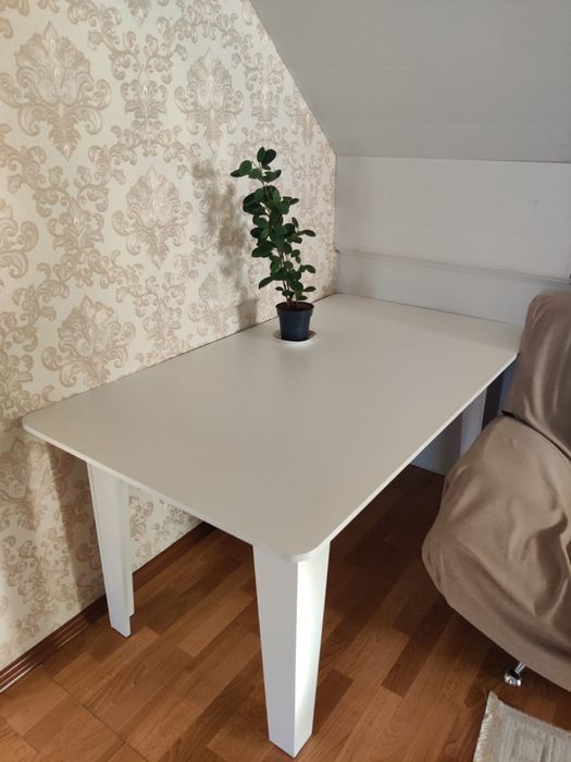 Стол кухонный