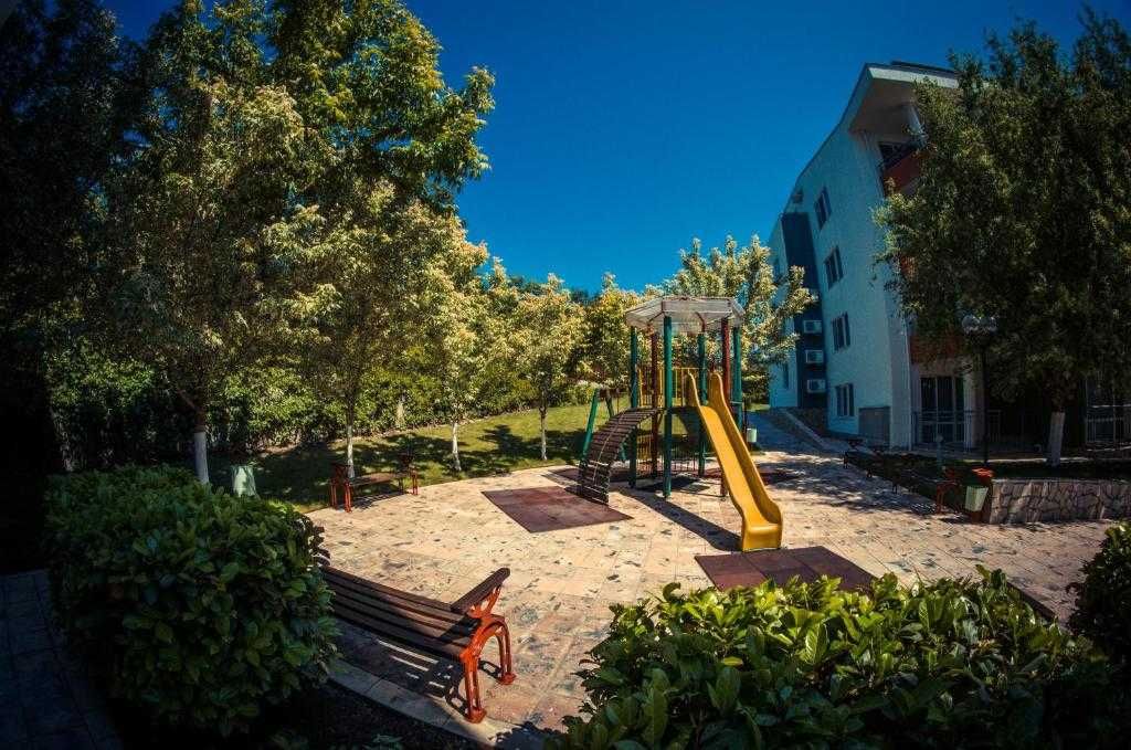 Продава се Тристаен апартамент в к.к. Елените - 111 кв.м за 856 €/кв.м - Снимка #16