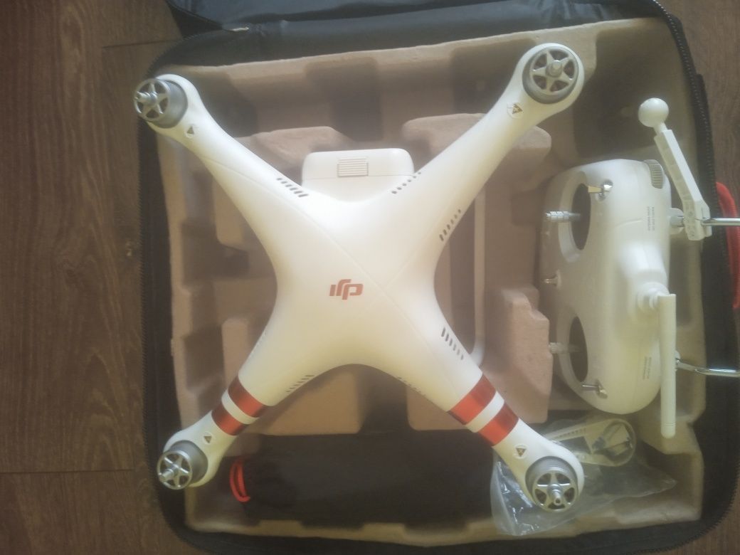 Vând drona DJI Phantom 3 Standard