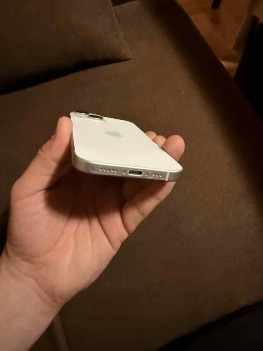 Продавам Айфон 15 - 128 гб