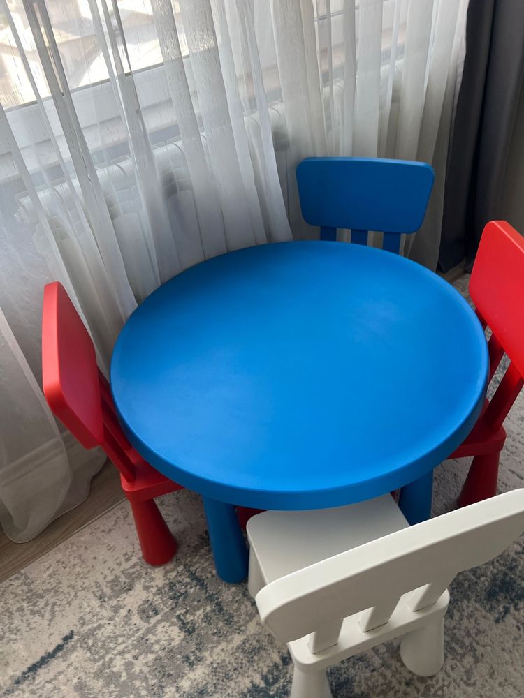 Masa + 4 scaune de copii ikea