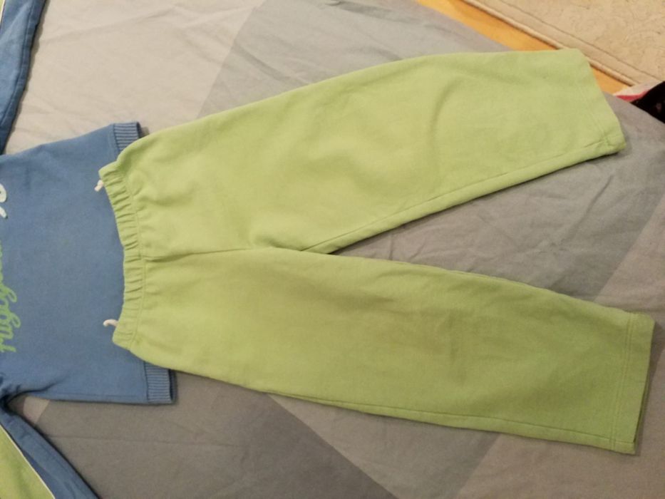 Trening bumbac 100% cu 2 pantaloni. Mărime 3 ani.