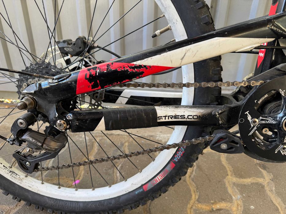 Bicicletă Downhill/ Freeride YT Tues 2.0 (2011)