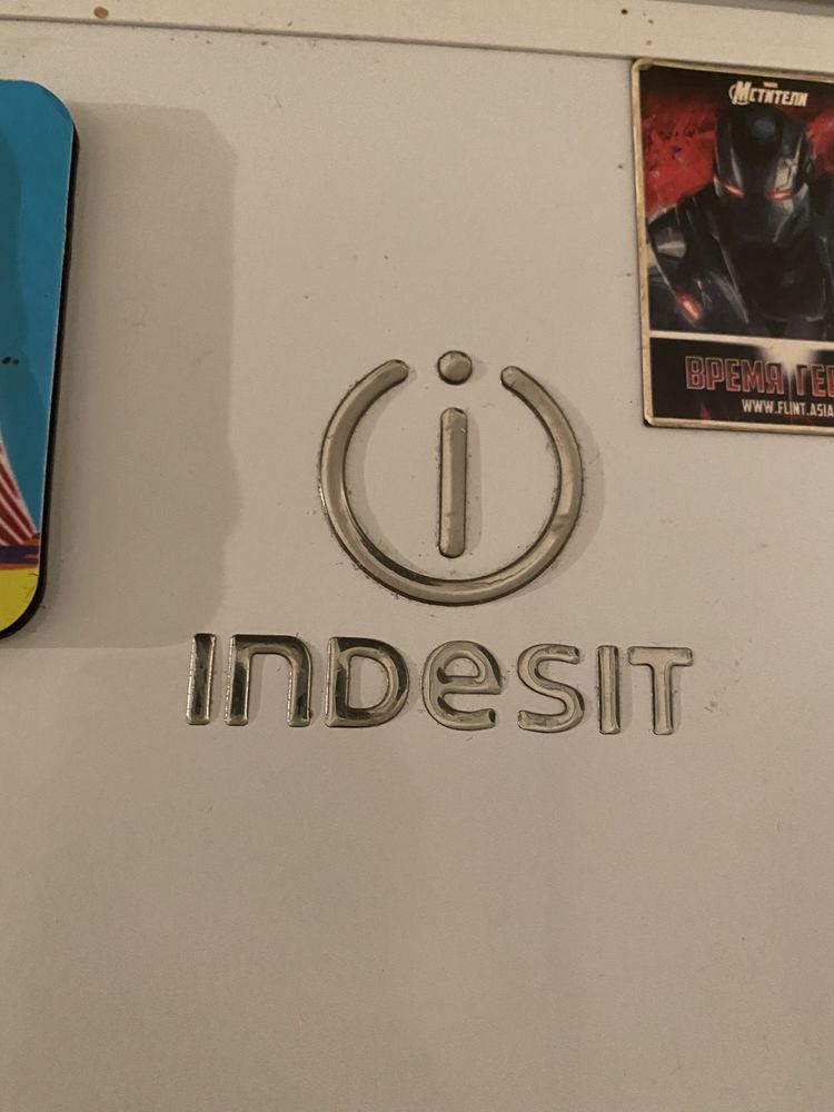 Холодильник indesit