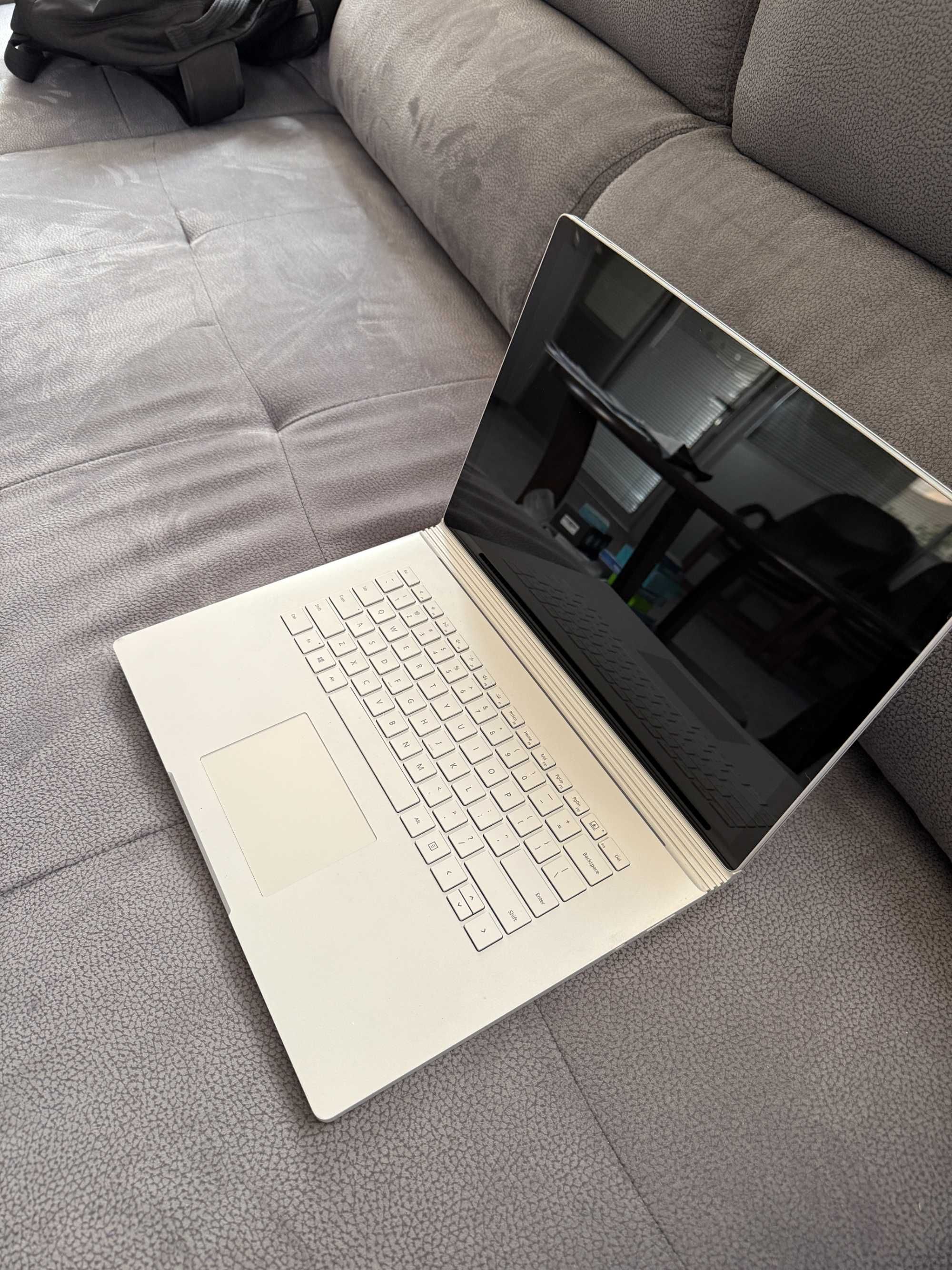 Microsoft Surface Book 2 – 15" | i7 | GTX 1060 | 16GB RAM | 500GB SSD