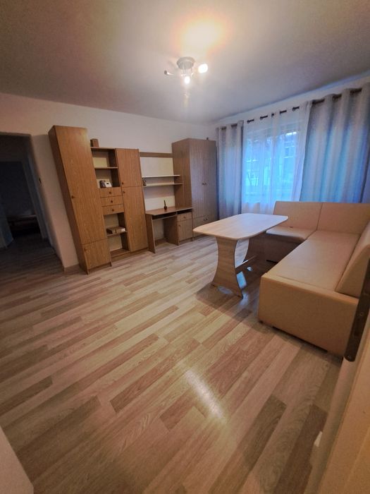Închiriez apartament cu 3 camere