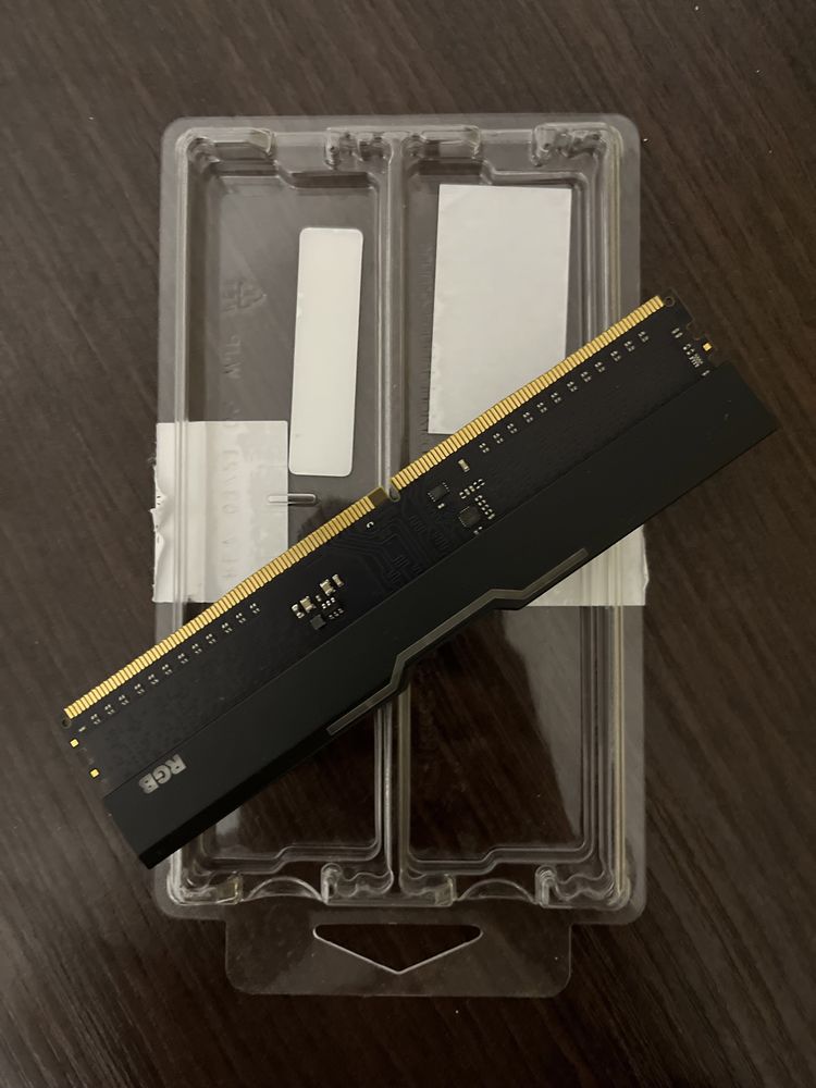 ОЗУ 8 гб DDR 4 2400 DIMM