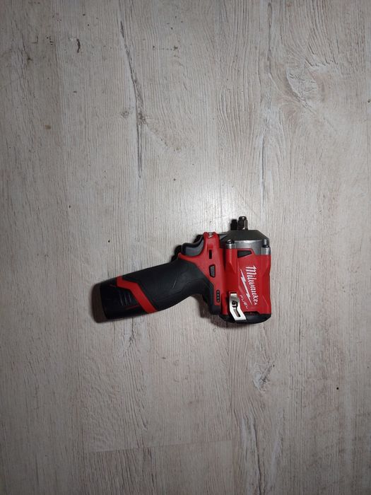 Impact milwaukee m12 fiw38