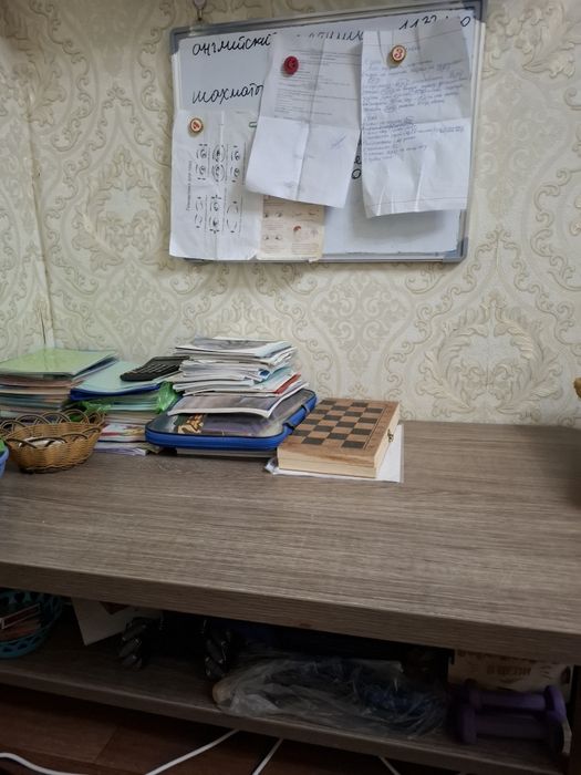 Продам журнальный  стол,полки навесные