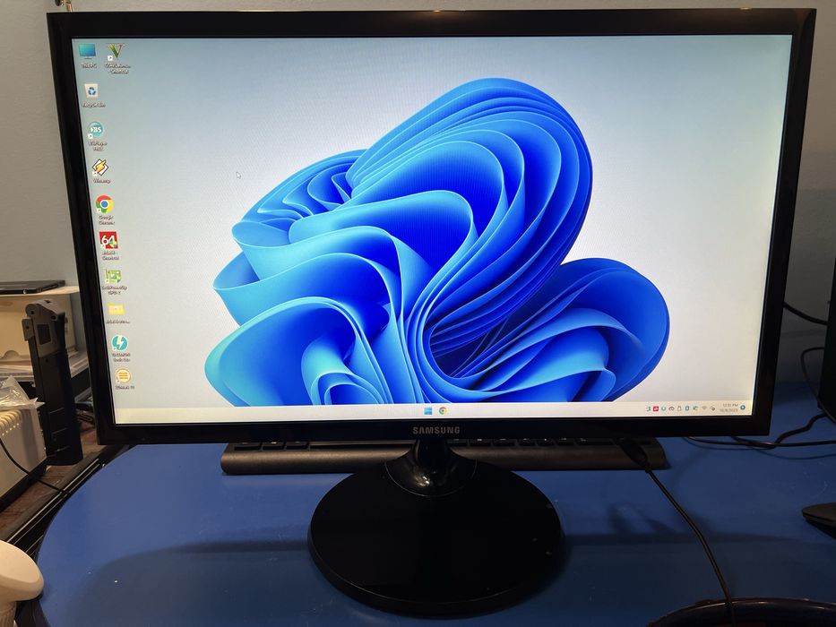 Vand Monitor Samsung 22” HDMI