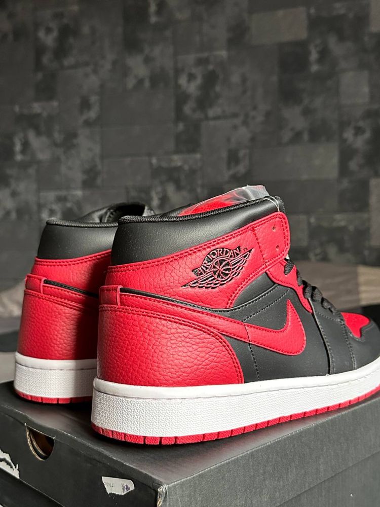 Air jordan 1 mid banned