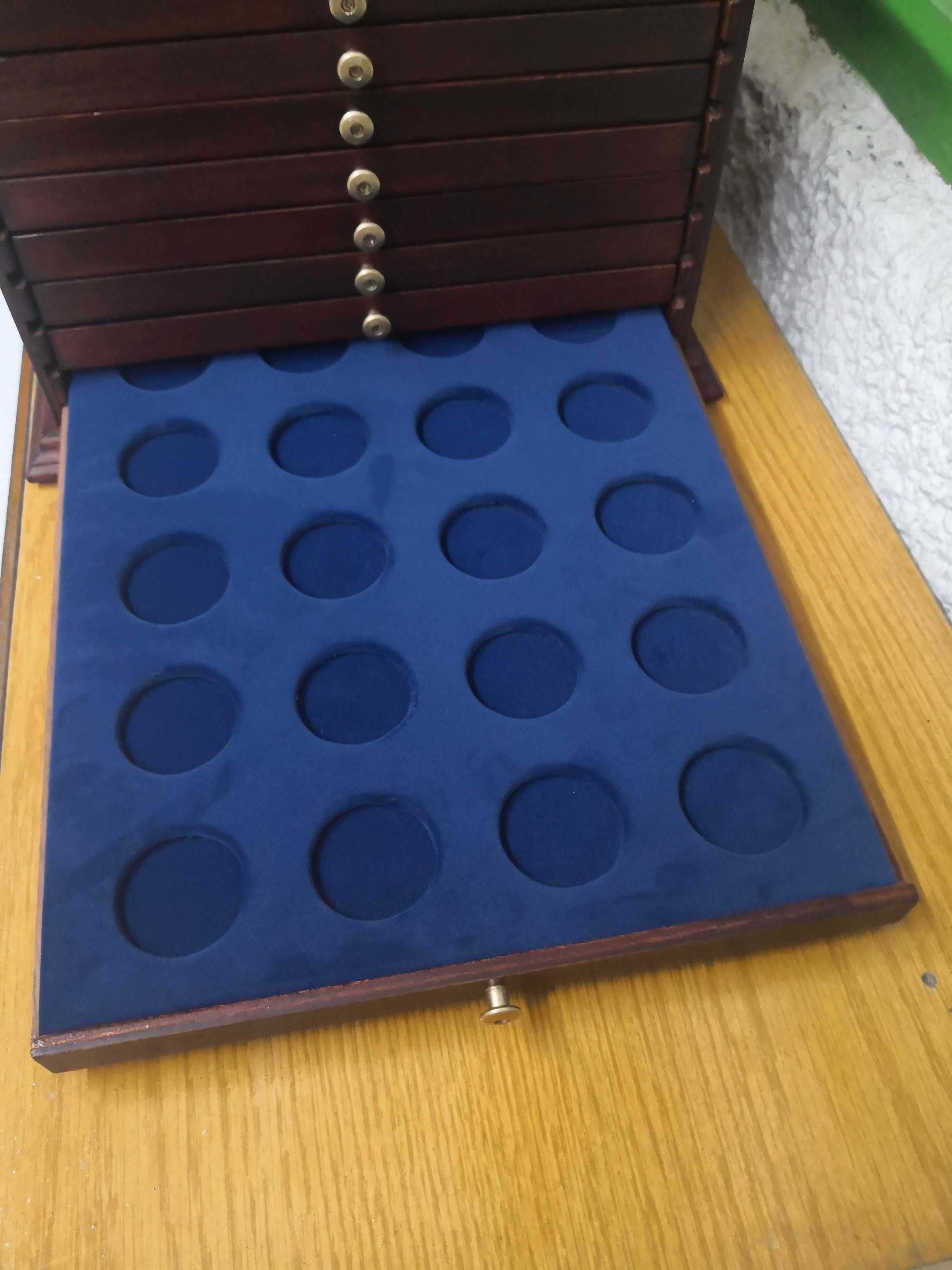 Дървена кутия за монети