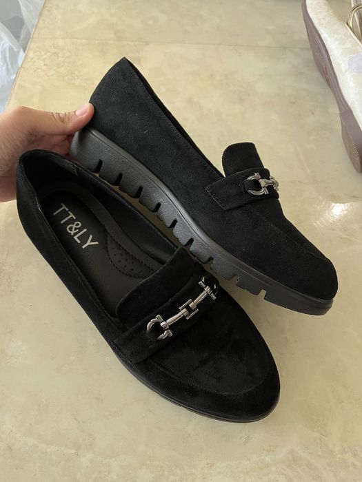 Стильді қара түсті әйелдерге арналған аяқ киім