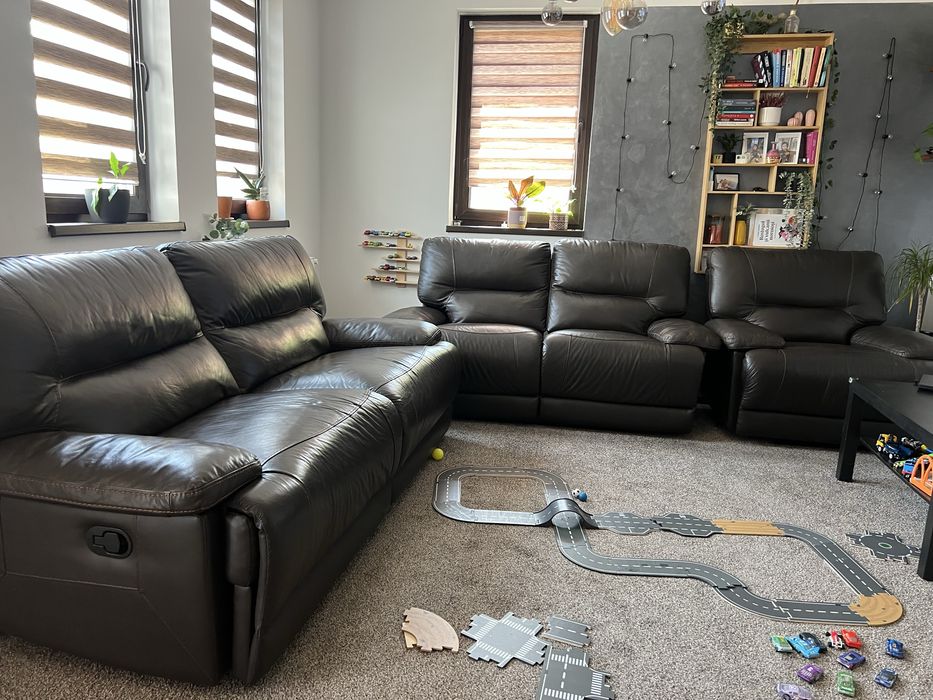 Vand canapea piele stare foarte buna