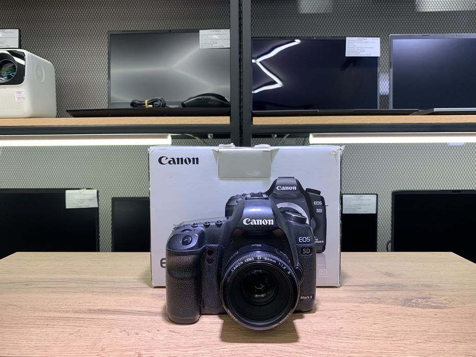 Фотоаппарат Canon EOS 5D Mark II, объектив 50 mm, батарейный блок,0678