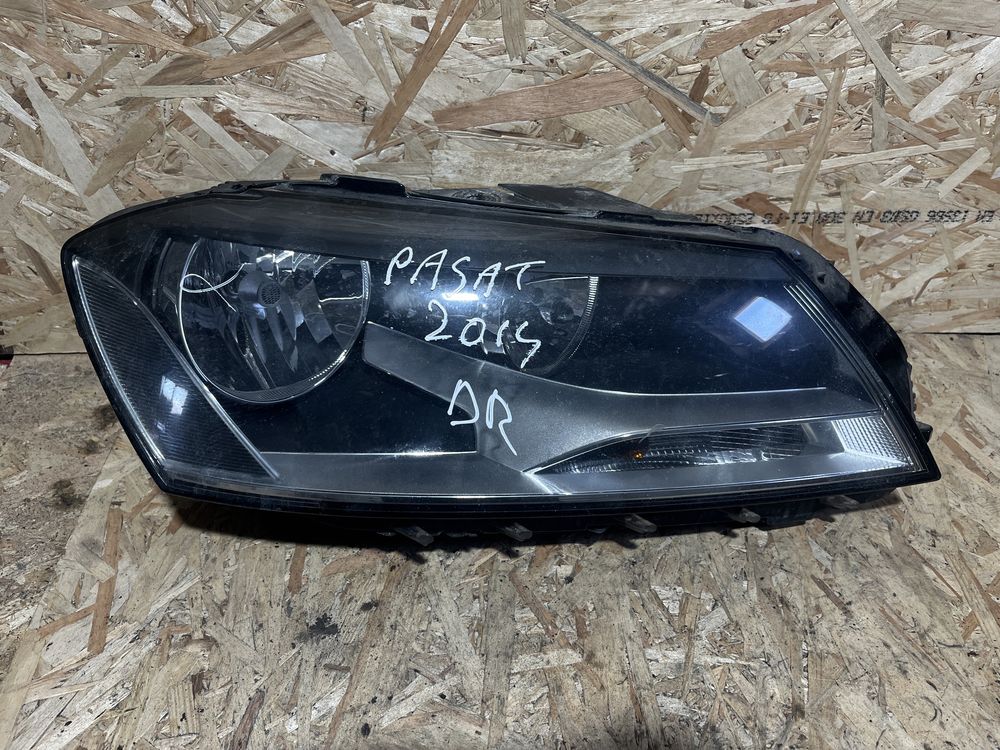 Far dreapta Volkswagen Passat B7 2014
