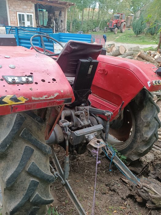 Vând tractor Massey Ferguson