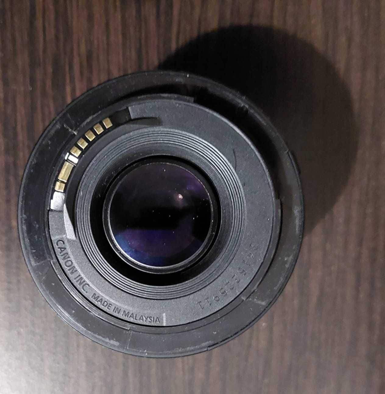 Kit camera DSLR Canon EOS T5 Rebel + obiectiv 50mm + blitz Sigma