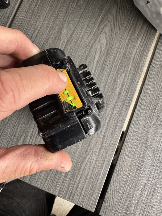 Incarcator si acumulatori dewalt