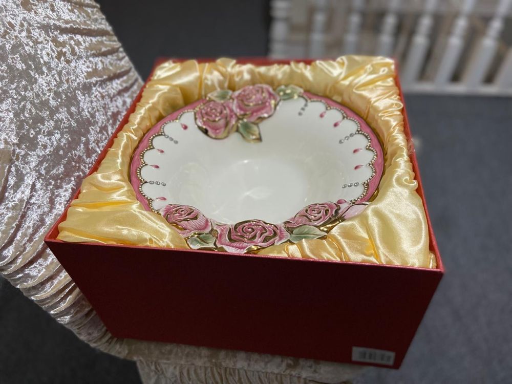 Посуда из серий Dara, новая, в упаковке стоит, для подарка самое то