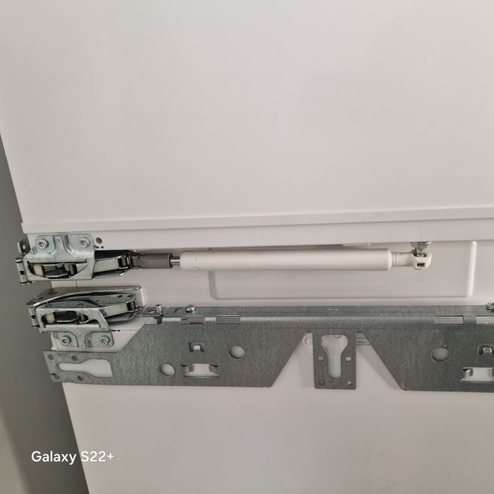 Хладилник за вграждане MIELE 177см.