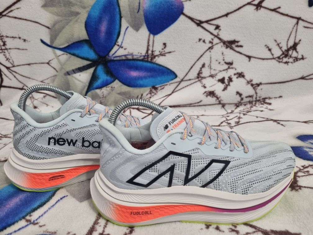 New Balance nr 37 int 23,5 cm preț 350 lei