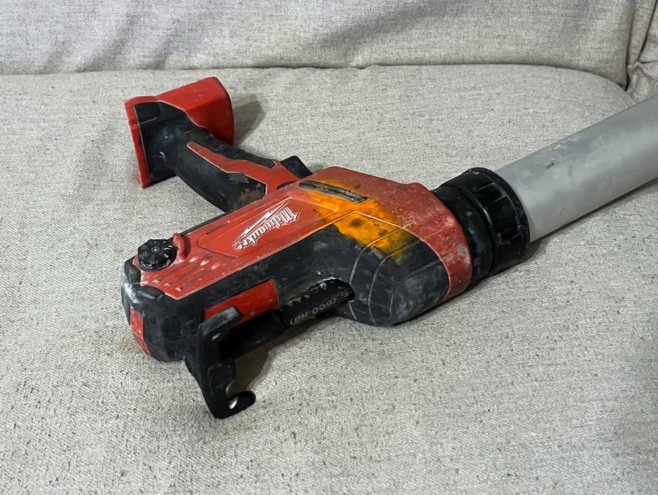 Milwaukee C18 PCG pistol electric pentru adezivi si etansanti 18V