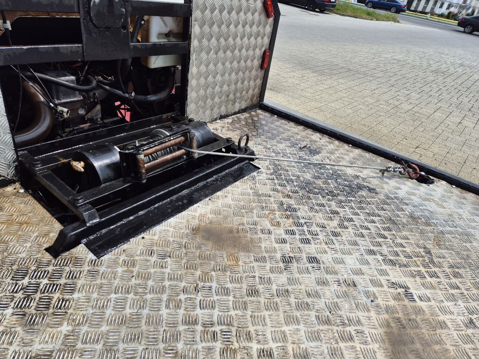 Nissan 3,5 tone,cat.B  Platformă transport auto