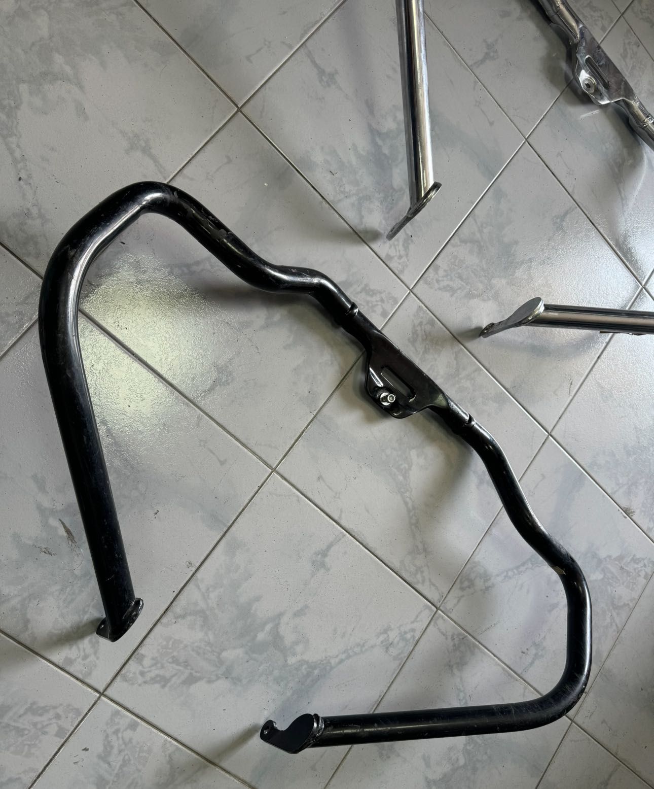 OEM оригинален Ролбар / crash bar за Harley Davidson Softail