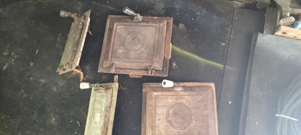 Vând uși teracota 150 lei setul