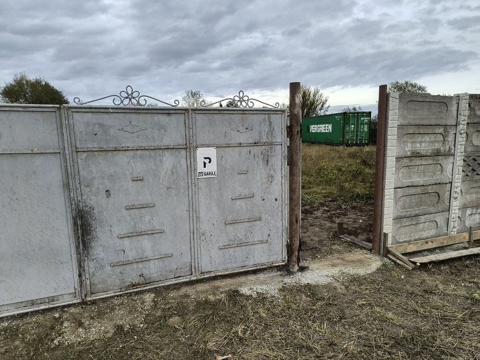 Închiriez curte și container in com Cristian