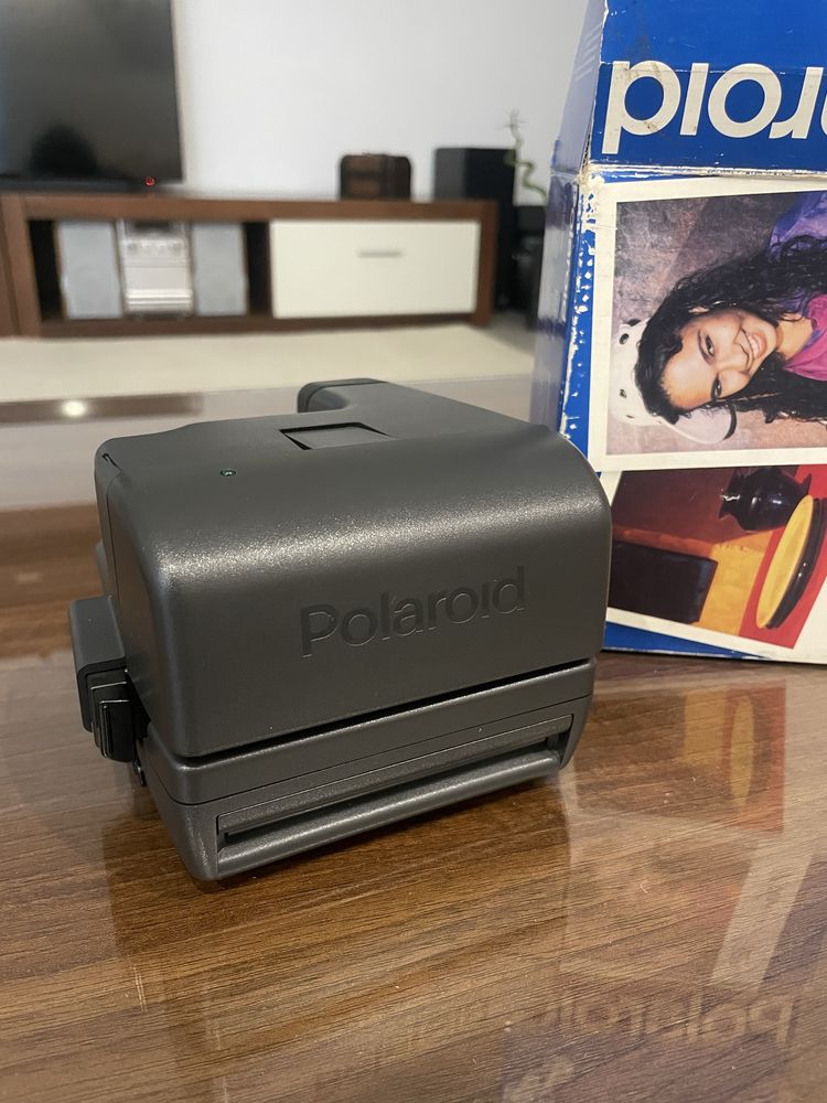 Aparat foto instant vintage Polaroid 636 Closeup