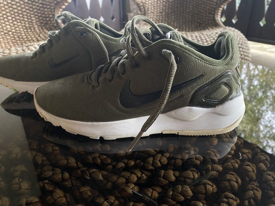 Спортни обувки Маратонки NIKE