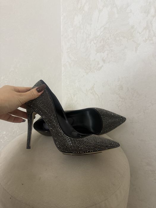 Туфли лодочки на шпильке со стразами 36 от бренда Aldo