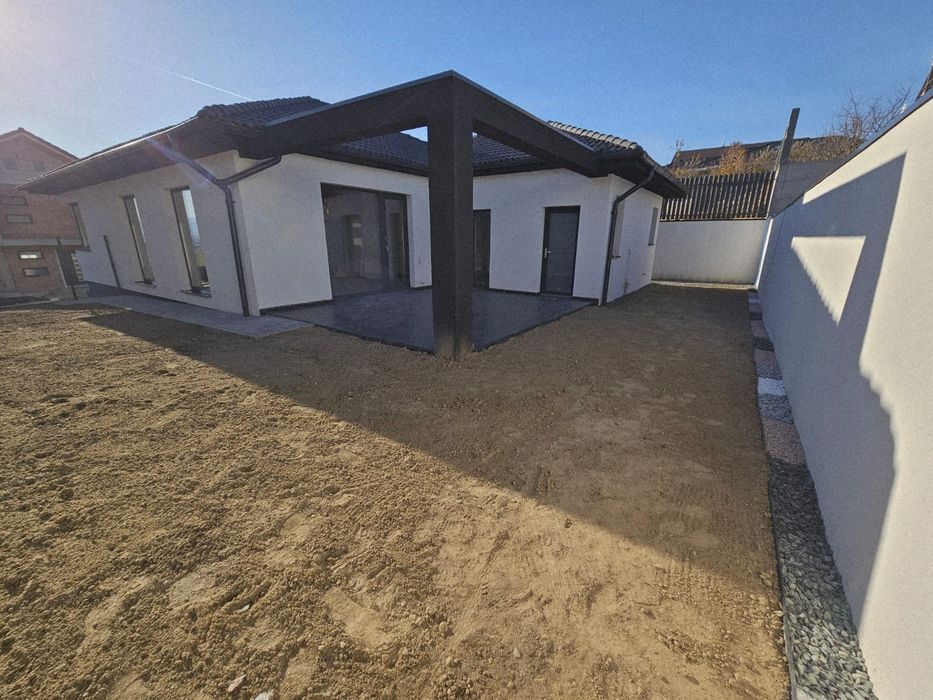 Casă single modernă, pe un nivel, 120 mp utili + terasă, 4 km de Sibiu