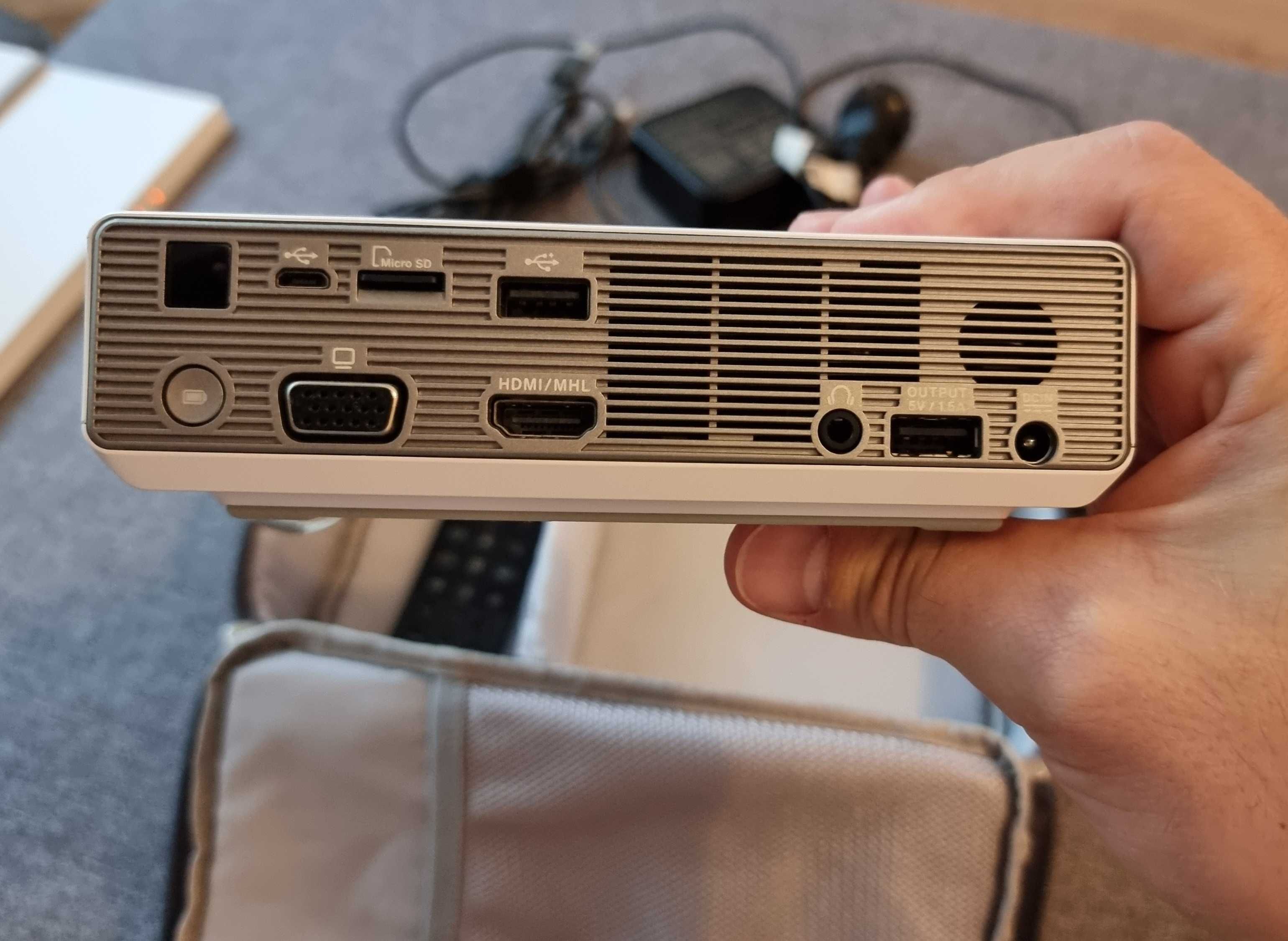 Cinema ultra-portabil proiector Asus P3B, WiFi