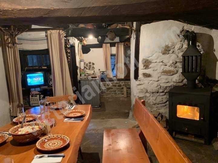 Къща с двор в кв. Лютаци, Габрово
